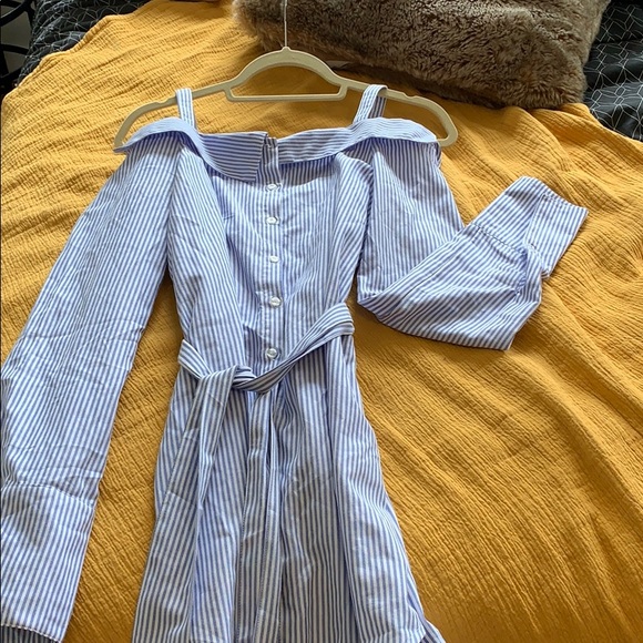 Off the shoulder stripped dress with front tie - Picture 4 of 7